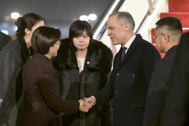 (260114) -- BEIJING, Jan. 14, 2026 (Xinhua) -- Canadian Prime Minister Mark Carney arrives in Beijing, capital of China, Jan. 14, 2026. Carney arrived here on Wednesday for an official visit to China through Saturday. (Xinhua/Cai Yang)