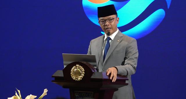 (260114) -- JAKARTA, Jan. 14, 2026 (Xinhua) -- This video grab shows Indonesian Foreign Minister Sugiono speaking at a press briefing in Jakarta, Indonesia, Jan. 14, 2026. Sugiono said on Wednesday that Indonesia's diplomacy must be built on preparedness, vigilance and realism, as the current global order grows increasingly fragile and the world enters a dangerous "gray zone" marked by sharper competition, deeper fragmentation and blurred boundaries between peace and conflict. (Photo by Wayan/Xinhua)