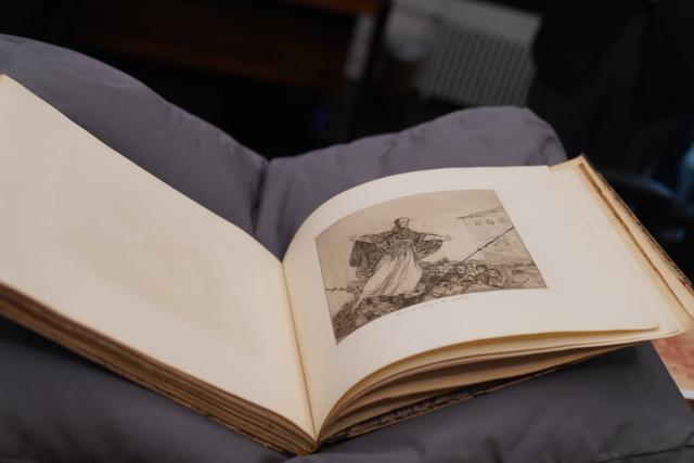 (260114) -- NEW YORK, Jan. 14, 2026 (Xinhua) -- This photo taken on Jan. 13, 2026 shows an art work in the original first-edition prints of The Disasters of War by Spanish artist Francisco Goya during a public display in New York, the United States. TO GO WITH "Goya's Disasters of War resonates amid rising conflicts worldwide" (Xinhua/Zhang Fengguo)