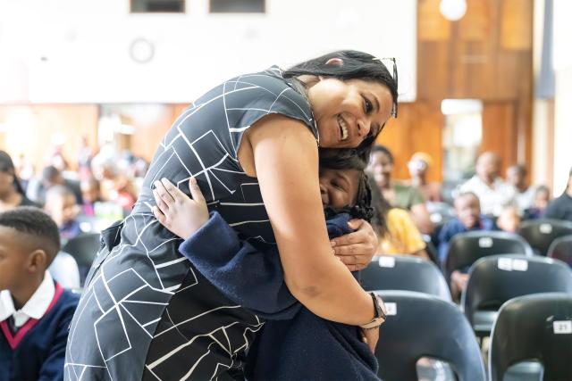 (260114) -- JOHANNESBURG, Jan. 14, 2026 (Xinhua) -- A teacher hugs a student on the first day of a new semester at a school in Johannesburg, South Africa, Jan. 14, 2026. (Photo by Shiraaz Mohamed/Xinhua)