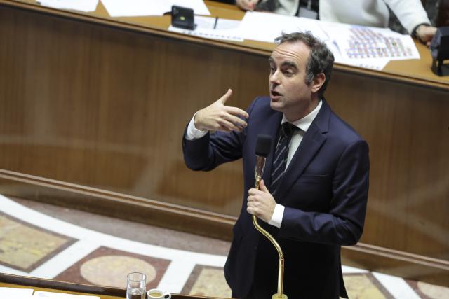 (260114) -- PARIS, Jan. 14, 2026 (Xinhua) -- French Prime Minister Sebastien Lecornu delivers a speech ahead of no-confidence votes at the National Assembly in Paris, France, Jan. 14, 2026. The French government led by Prime Minister Sebastien Lecornu survived two no-confidence votes on Wednesday after deputies in the National Assembly rejected the motions. (Photo by Henri Szwarc/Xinhua)