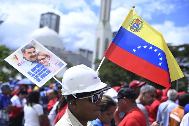 (260114) -- CARACAS, Jan. 14, 2026 (Xinhua) -- A man participates in a march in Caracas, Venezuela, Jan. 14, 2026. Venezuelan workers participated in a march in Caracas on Wednesday demandeding that the U.S. government release Venezuelan President Nicolas Maduro and his wife. (Photo by Lucio Tavora/Xinhua)