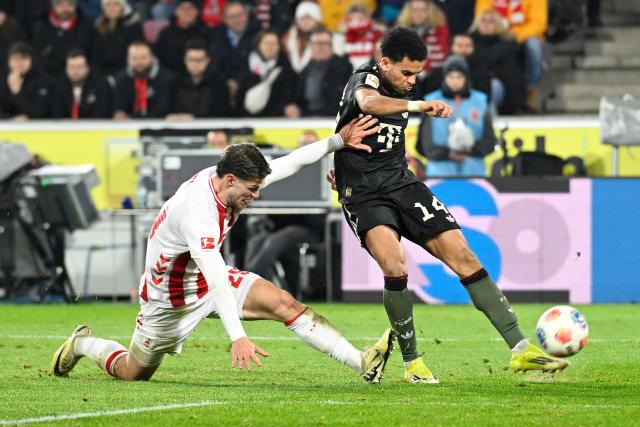 (260115) -- COLOGNE, Jan. 15, 2026 (Xinhua) -- Luis Diaz (R) of FC Bayern Munich shoots during the German first division Bundesliga football match between FC Cologne and FC Bayern Munich in Cologne, Germany, Jan. 14, 2026. (Photo by Ulrich Hufnagel/Xinhua)