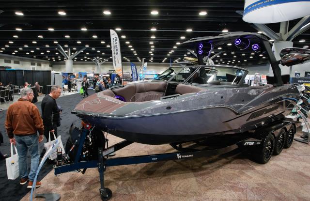 (260115) -- VANCOUVER, Jan. 15, 2026 (Xinhua) -- People view a speedboat on display during the Vancouver International Boat Show 2026 at the Vancouver Convention Centre in Vancouver, British Columbia, Canada, Jan. 14, 2026. The five-day show kicked off here on Wednesday, with hundreds of exhibitors from around the world showcasing the latest vessels, marine gears and marine technology. (Photo by Liang Sen/Xinhua)