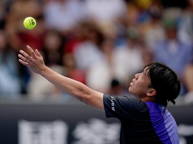 (260115) -- MELBOURNE, Jan. 15, 2026 (Xinhua) -- Coleman Wong of China's Hong Kong serves during the men's singles qualifying final round match against Elias Ymer of Sweden at Australian Open tennis tournament in Melbourne, Australia, Jan. 15, 2026. (Photo by Wang Shen/Xinhua)