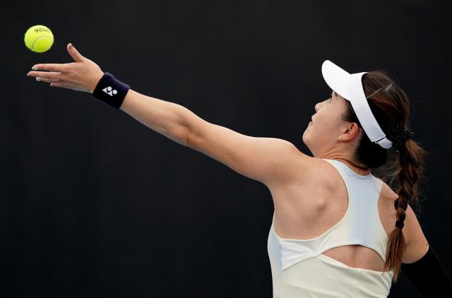 (260115) -- MELBOURNE, Jan. 15, 2026 (Xinhua) -- Zhu Lin of China serves during the women's singles qualifying final round match against Marina Stakusic of Canada at Australian Open tennis tournament in Melbourne, Australia, Jan. 15, 2026. (Photo by Wang Shen/Xinhua)