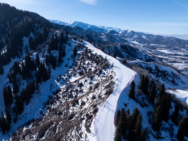 (260115) -- ALMATY, Jan. 15, 2026 (Xinhua) -- A drone photo taken on Jan. 13, 2026 shows a ski resort in Almaty, Kazakhstan. In winter, people of Almaty go outdoor to enjoy the fun of ice and snow sports. (Xinhua/Li Renzi)