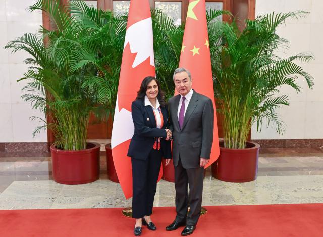 (260115) -- BEIJING, Jan. 15, 2026 (Xinhua) -- Chinese Foreign Minister Wang Yi, also a member of the Political Bureau of the Communist Party of China Central Committee, meets with Canadian Foreign Minister Anita Anand in Beijing, capital of China, Jan. 15, 2026. (Xinhua/Li Xin)