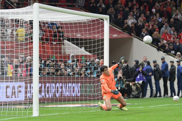 (260115) -- RABAT, Jan. 15, 2026 (Xinhua) -- Morocco's goalkeeper Yassine Bounou makes a save during the Africa Cup of Nations semifinal match between Morocco and Nigeria in Rabat, Morocco, Jan. 14, 2026. (Photo by Aissa/Xinhua)