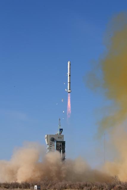 (260115) -- JIUQUAN, Jan. 15, 2026 (Xinhua) -- A Long March-2C carrier rocket carrying an Algerian remote-sensing satellite blasts off from the Jiuquan Satellite Launch Center in northwest China, Jan. 15, 2026. Launched at 12:01 p.m. (Beijing Time), the satellite has entered its planned orbit.
   The satellite will be primarily used for land planning and disaster prevention and mitigation.
   The launch was the 626th flight mission of the Long March carrier rocket series. (Photo by Wang Jiangbo/Xinhua)