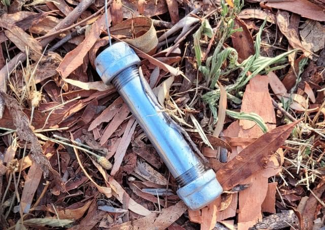 (260115) -- CANBERRA, Jan. 15, 2026 (Xinhua) -- This photo taken on Jan. 13, 2026 shows a pipe bomb found in the suburb of Belconnen, 10 km northwest of central Canberra, Australia. The police force in the Australian Capital Territory (ACT) has issued a community warning after explosive devices were found near public footpaths in northwest Canberra, the capital of Australia. (ACT Policing/Handout via Xinhua)