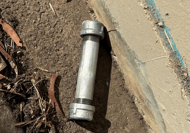 (260115) -- CANBERRA, Jan. 15, 2026 (Xinhua) -- This photo taken on Jan. 13, 2026 shows a pipe bomb found in the suburb of Belconnen, 10 km northwest of central Canberra, Australia. The police force in the Australian Capital Territory (ACT) has issued a community warning after explosive devices were found near public footpaths in northwest Canberra, the capital of Australia. (ACT Policing/Handout via Xinhua)