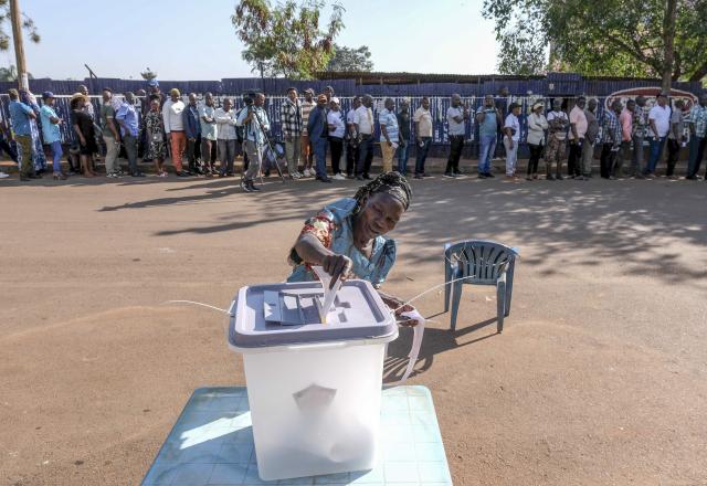 (260115) -- KAMPALA, Jan. 15, 2026 (Xinhua) -- A woman votes at a polling station in Kampala, Uganda, on Jan. 15, 2026. Presidential and parliamentary elections kicked off in Uganda as people queued to cast ballots on Thursday.
   More than 21 million Ugandans are expected to vote to elect the president, 353 directly elected members of parliament and 146 district women representatives on the day.
   Eight candidates are vying for the presidency, including incumbent President Yoweri Museveni, who is seeking a seventh five-year term in office. His main rival is Robert Kyagulanyi, also known as Bobi Wine, a pop-star-turned politician. (Photo by Mary Kansiime/Xinhua)