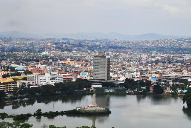 (260115) -- ANTANANARIVO, Jan. 15, 2026 (Xinhua) -- This photo taken on Jan. 7, 2026 shows a view of Lake Anosy and its surrounding areas in Antananarivo, capital of Madagascar. (Photo by Sitraka Rajaonarison/Xinhua)