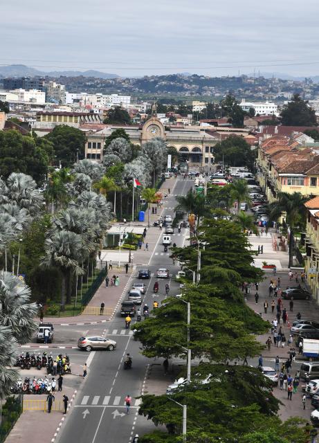 (260115) -- ANTANANARIVO, Jan. 15, 2026 (Xinhua) -- This photo taken on Jan. 15, 2026 shows a view of an avenue in Antananarivo, capital of Madagascar. (Photo by Sitraka Rajaonarison/Xinhua)