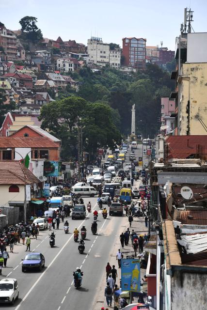 (260115) -- ANTANANARIVO, Jan. 15, 2026 (Xinhua) -- This photo taken on Jan. 14, 2026 shows a view of an avenue in Antananarivo, capital of Madagascar. (Photo by Sitraka Rajaonarison/Xinhua)