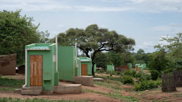 (260115) -- TETE, Jan. 15, 2026 (Xinhua) -- This photo taken on Dec. 24, 2025 shows newly-built household sanitation facilities in Tete City, Mozambique. TO GO WITH "Chinese-built sanitation project improves lives in Mozambique's Tete City" (Xinhua/Liu Jie)