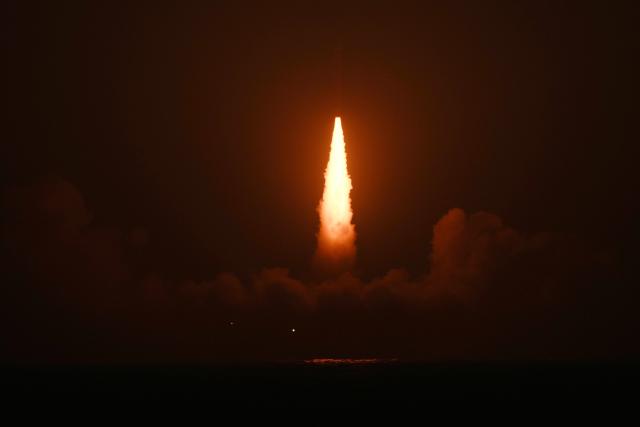 (260116) -- RIZHAO, Jan. 16, 2026 (Xinhua) -- A rocket carrying a group of satellites belonging to the Tianqi constellation blasts off from the waters near east China's Shandong Province, on Jan. 16, 2026. The commercial rocket, CERES-1 Y7, blasted off at 4:10 a.m. (Beijing Time), placing the satellites into planned orbit. The Taiyuan Satellite Launch Center conducted this offshore mission. (Photo by An Di/Xinhua)