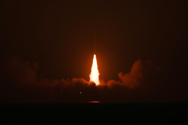 (260116) -- RIZHAO, Jan. 16, 2026 (Xinhua) -- A rocket carrying a group of satellites belonging to the Tianqi constellation blasts off from the waters near east China's Shandong Province, on Jan. 16, 2026. The commercial rocket, CERES-1 Y7, blasted off at 4:10 a.m. (Beijing Time), placing the satellites into planned orbit. The Taiyuan Satellite Launch Center conducted this offshore mission. (Photo by An Di/Xinhua)