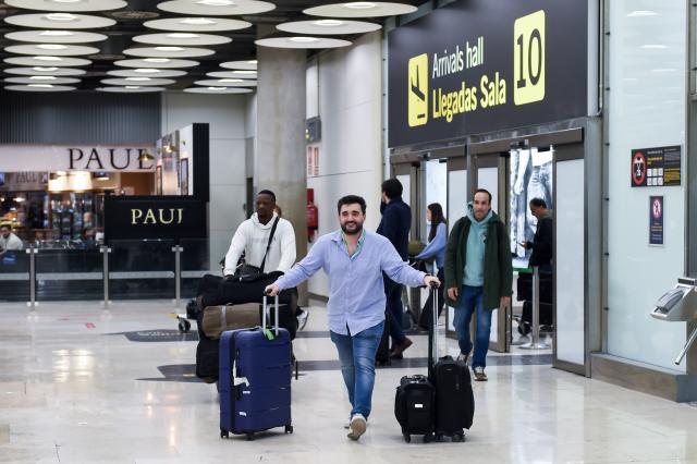 (260116) -- MADRID, Jan. 16, 2026 (Xinhua) -- Tourists are seen at the arrivals terminal of the Adolfo Suarez Madrid-Barajas Airport in Madrid, Spain, on Jan. 15, 2026. A total of 97 million foreign tourists visited Spain in 2025, setting a new all-time record for international visitors to the country, Spanish Minister of Industry and Tourism Jordi Hereu announced on Thursday. (Photo by Gustavo Valiente/Xinhua)
