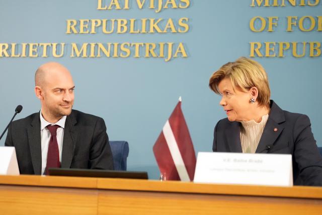 (260116) -- RIGA, Jan. 16, 2026 (Xinhua) -- Latvian Foreign Minister Baiba Braze (R) and visiting French Foreign Minister Jean-Noel Barrot interact while attending a joint press conference in Riga, Latvia, Jan. 15, 2026. Europeans are fully capable of defending their territory against any threat, French Foreign Minister Jean-Noel Barrot said here on Thursday, stressing that Greenland is a European territory whose security is inseparable from that of Europe.
   Barrot arrived in Riga on Thursday for talks with his Latvian counterpart Baiba Braze, focusing on European security amid Washington's plans on Greenland.
    At a news conference following the meeting, Barrot underlined that Greenland is a European territory, and security in the Arctic cannot be separated from European security. (Photo by Edijs Palens/Xinhua)