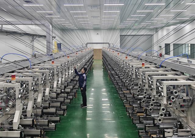 (260116) -- BEIJING, Jan. 16, 2026 (Xinhua) -- This photo taken on Jan. 10, 2026 shows a T1000-grade carbon fiber production line in Datong City, north China's Shanxi Province. (Xinhua/Yu Fei)