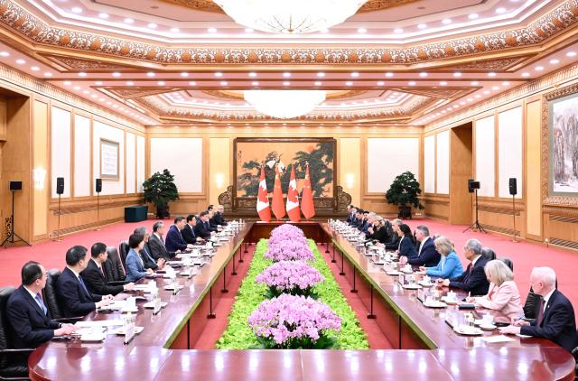 (260116) -- BEIJING, Jan. 16, 2026 (Xinhua) -- Chinese President Xi Jinping meets with Canadian Prime Minister Mark Carney at the Great Hall of the People in Beijing, capital of China, Jan. 16, 2026. (Xinhua/Shen Hong)