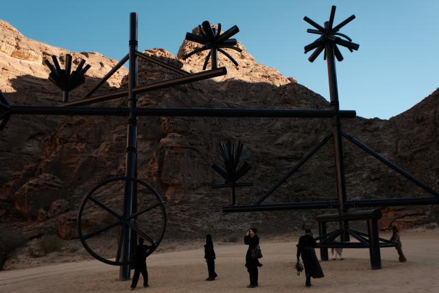 (260116) -- ALULA, Jan. 16, 2026 (Xinhua) -- People view an artwork exhibited during a preview of the art exhibition Desert X AlUla held in AlUla, Saudi Arabia, Jan. 15, 2026. Running from Jan. 16 to Feb. 28, Desert X AlUla opens its fourth edition here on Friday, showcasing 11 site-responsive artworks across valleys, canyons, and oases under the theme "Space Without Measure." (Xinhua/Xin Mengchen)