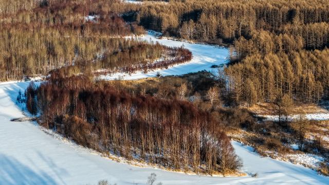 (260116) -- GENHE, Jan. 16, 2026 (Xinhua) -- An aerial drone photo taken on Jan. 15, 2026 shows the scenery of the Genheyuan National Wetland Park in Genhe, north China's Inner Mongolia Autonomous Region. (Xinhua/Lian Zhen)