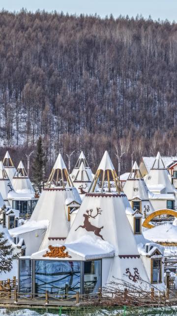(260116) -- GENHE, Jan. 16, 2026 (Xinhua) -- An aerial drone photo taken on Jan. 15, 2026 shows traditional Ewenki tents in Aoluguya Ewenki Township in Genhe, north China's Inner Mongolia Autonomous Region. (Xinhua/Ma Jinrui)