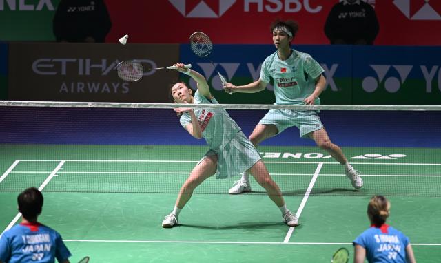 (260116) -- NEW DELHI, Jan. 16, 2026 (Xinhua) -- China's Wei Yaxin (L) /Jiang Zhenbang compete during the mixed doubles quarter final match against Japan's Shimogami Yuichi/Hobara Sayaka at the India Open 2026 in New Delhi, India, Jan. 16, 2026. (Xinhua/Javed Dar)