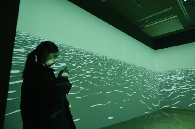 (260116) -- BEIJING, Jan. 16, 2026 (Xinhua) -- A woman visits the exhibition "Future Poetics, Digital Traces and Intended Blank -- New Expressions of Technical Art" at the National Art Museum of China, in Beijing, capital of China, Jan. 16, 2026. The exhibition unveiled in Beijing on Friday, featuring works from eight contemporary young artists, showcasing their exploratory achievements in integrating technological elements into artistic creation. 
   The exhibits include various media forms such as digital immersive installations. (Xinhua/Lu Peng)
