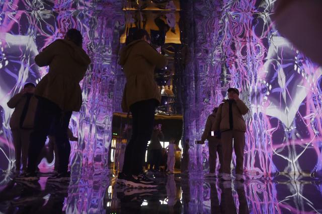 (260116) -- BEIJING, Jan. 16, 2026 (Xinhua) -- People visit the exhibition "Future Poetics, Digital Traces and Intended Blank -- New Expressions of Technical Art" at the National Art Museum of China, in Beijing, capital of China, Jan. 16, 2026. The exhibition unveiled in Beijing on Friday, featuring works from eight contemporary young artists, showcasing their exploratory achievements in integrating technological elements into artistic creation. 
   The exhibits include various media forms such as digital immersive installations. (Xinhua/Lu Peng)