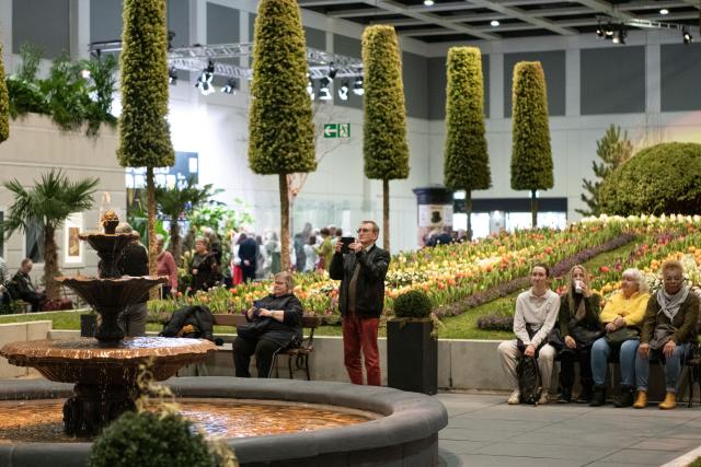 (260116) -- BERLIN, Jan. 16, 2026 (Xinhua) -- People visit the Berlin Green Week in Berlin, Germany, Jan. 16, 2026. This year's Berlin Green Week takes place from January 16 to 25, with more than 1,600 exhibitors presenting food, agriculture and horticulture products. The event marks its 100th anniversary this year. (Xinhua/Zhang Haofu)