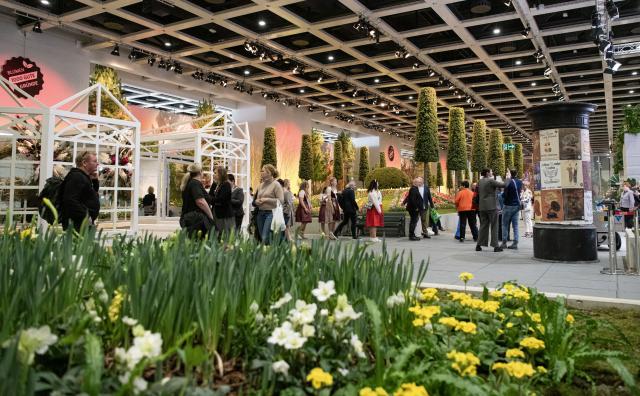 (260116) -- BERLIN, Jan. 16, 2026 (Xinhua) -- People visit the Berlin Green Week in Berlin, Germany, Jan. 16, 2026. This year's Berlin Green Week takes place from January 16 to 25, with more than 1,600 exhibitors presenting food, agriculture and horticulture products. The event marks its 100th anniversary this year. (Xinhua/Zhang Haofu)