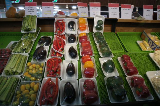 (260116) -- TEHRAN, Jan. 16, 2026 (Xinhua) -- This photo taken on Jan. 16, 2026 shows goods being sold at a supermarket in Tehran, Iran, (Xinhua/Shadati)