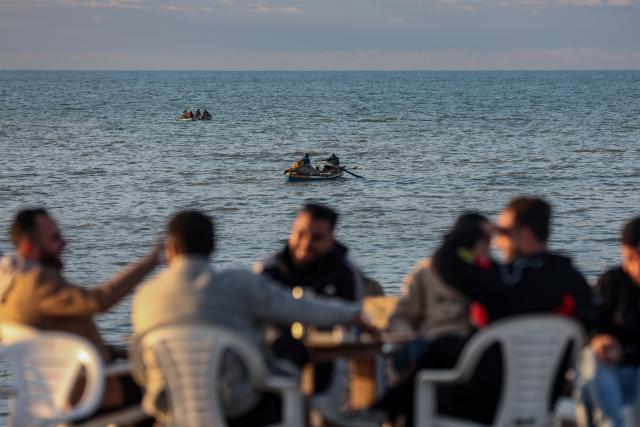 (260116) -- GAZA CITY, Jan. 16, 2026 (Xinhua) -- Photo taken on Jan. 16, 2026, shows Palestinian fishermen near the beach of Gaza City. (Photo by Rizek Abdeljawad/Xinhua)