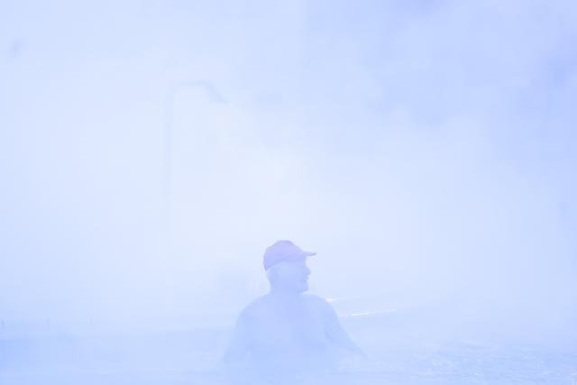 (260116) -- BUDAPEST, Jan. 16, 2026 (Xinhua) -- A man enjoys a thermal bath in the open air pool at the Szechenyi Thermal Bath in Budapest, Hungary on Jan. 16, 2026. (Photo by David Balogh/Xinhua)