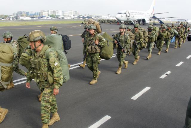 (260116) -- GUAYAQUIL, Jan. 16, 2026 (Xinhua) -- Members of the Ecuadorian Armed Forces arrive at a military airbase in Guayaquil, Ecuador, Jan. 16, 2026. The Government of Ecuador announced on Thursday a massive deployment of nearly 10,000 military personnel in the coastal provinces, as part of a new offensive phase against organized crime. (Photo by Ricardo Landeta/Xinhua)