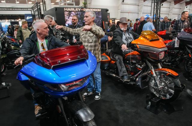 (260117) -- ABBOTSFORD, Jan. 17, 2026 (Xinhua) -- People visit the 2026 BC Motorcycle and Powersports Show in Abbotsford, British Columbia, Canada, on Jan. 16, 2026. The three-day event kicked off here on Friday, featuring the latest motorcycles, cruisers, off-road bikes, All-Terrain Vehicles (ATV), and electric-powered vehicles. (Photo by Liang Sen/Xinhua)