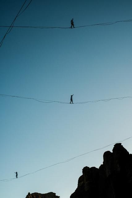 (260117) -- ALULA, Jan. 17, 2026 (Xinhua) -- Acrobats present an aerial art performance titled Vertigo in AlUla, Saudi Arabia, Jan. 16, 2026. Originally presented in Paris, Vertigo combines highlining, acrobatics and immersive music to explore gravity, self-transcendence and the power of solidarity through the performers' dynamic interaction with space. (Xinhua/Xin Mengchen)