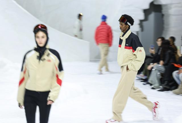 (260117) -- MILAN, Jan. 17, 2026 (Xinhua) -- Models present creations of Fall/Winter 2026 collections of Li-Ning China during the Milan Men's Fashion Week in Milan, Italy, Jan. 16, 2026. (Xinhua/Li Jing)