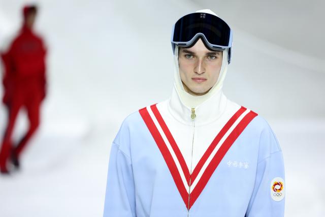 (260117) -- MILAN, Jan. 17, 2026 (Xinhua) -- A model presents creations of Fall/Winter 2026 collections of Li-Ning China during the Milan Men's Fashion Week in Milan, Italy, Jan. 16, 2026. (Xinhua/Li Jing)