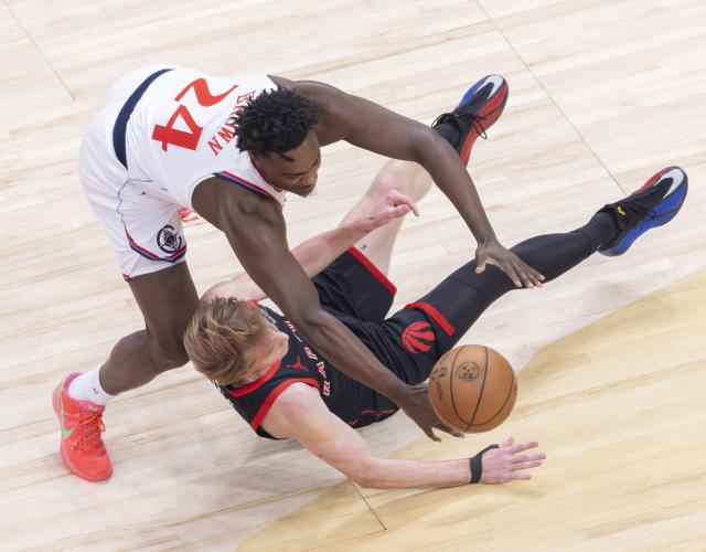 (260117) -- TORONTO, Jan. 17, 2026 (Xinhua) -- Gradey Dick (bottom) of Toronto Raptors vies with Kobe Brown of Los Angeles Clippers during the 2025-2026 NBA regular season game between Toronto Raptors and Los Angeles Clippers in Toronto, Canada, on Jan. 16, 2026. (Photo by Zou Zheng/Xinhua)