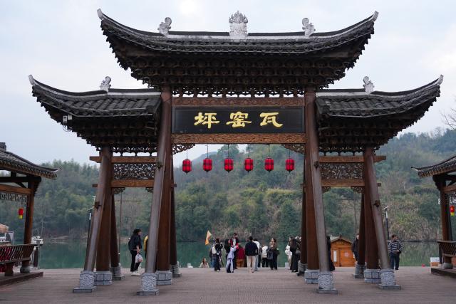 (260117) -- CHENZHOU, Jan. 17, 2026 (Xinhua) -- Tourists visit the Wayaoping historic and cultural district in Chenzhou City, central China's Hunan Province, Jan. 16, 2026. The Wayaoping historic and cultural district is home to a cluster of olden buildings in styles of Ming and Qing dynasties (1368-1911) that feature grey-tiled roofs and white walls.
   The local government has renovated and restored some of the time-honored structures in recent years, introducing diverse business such as homestays, restaurants and intangible cultural heritage workshops.
   These efforts have turned the district into a comprehensive tourism destination for cultural experience and leisure recreations. (Xinhua/Chen Zhenhai)