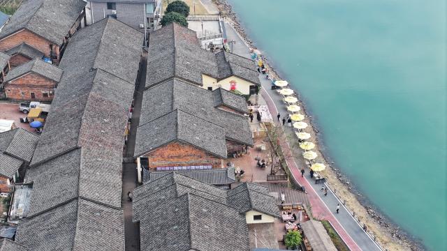 (260117) -- CHENZHOU, Jan. 17, 2026 (Xinhua) -- An aerial drone photo taken on Jan. 16, 2026 shows tourists visiting the Wayaoping historic and cultural district in Chenzhou City, central China's Hunan Province. The Wayaoping historic and cultural district is home to a cluster of olden buildings in styles of Ming and Qing dynasties (1368-1911) that feature grey-tiled roofs and white walls.
   The local government has renovated and restored some of the time-honored structures in recent years, introducing diverse business such as homestays, restaurants and intangible cultural heritage workshops.
   These efforts have turned the district into a comprehensive tourism destination for cultural experience and leisure recreations. (Xinhua/Chen Zhenhai)