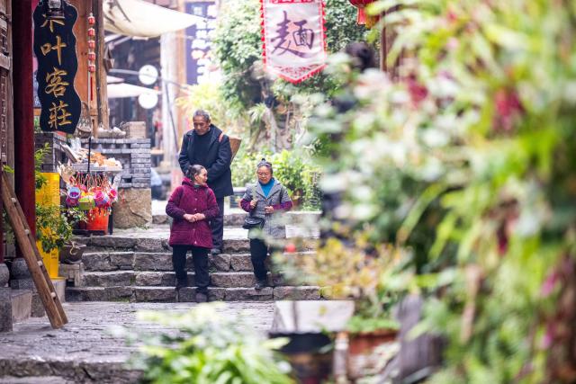 (260117) -- CHONGQING, Jan. 17, 2026 (Xinhua) -- Locals walk at the Wujiang River and Gongtan tourist resort in Youyang Tujia and Miao Autonomous County, southwest China's Chongqing Municipality, on Jan. 17, 2026. Located in the renowned Wujiang River Scenic Area and the Gongtan Ancient Town, the Wujiang River and Gongtan tourist resort has leveraged its abundant cultural heritage and unique natural landscapes to  enhance its appeal in recent years. 
   This has been achieved by diverse attractions such as boutique homestays, sightseeing cruises, art galleries, authentic folk cuisine, and intangible cultural heritage performances. 
   In 2025, the resort received over 5.04 million visitor trips and gained a total revenue of 2.818 billion yuan (about 404.37 million U.S. dollars). (Xinhua/Tang Yi)