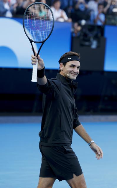 (260117) -- MELBOURNE, Jan. 17, 2026 (Xinhua) -- Former tennis player Roger Federer of Switzerland greets spectators before the opening ceremony exhibition match at the 2026 Australian Open at Melbourne Park in Melbourne, Australia, Jan. 17, 2026. (Xinhua/Ma Ping)