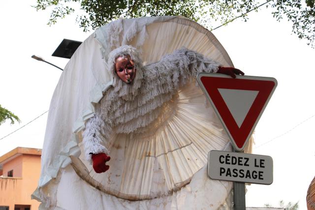 (260117) -- OUIDAH, Jan. 17, 2026 (Xinhua) -- A costumed stilt walker performs during the opening ceremony of the 17th Agogo International Dance Festival, in Ouidah, Benin, on Jan. 16, 2026. The festival, featuring dancers and acrobats from around the world, runs until Jan. 18. (Photo by Seraphin Zounyekpe/Xinhua)