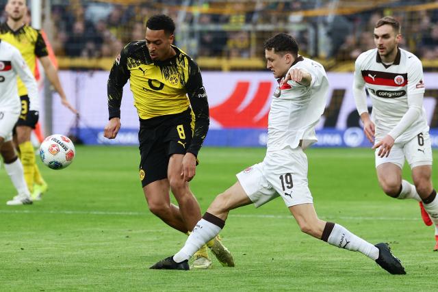 (260118) -- DORTMUND, Jan. 18, 2026 (Xinhua) -- Felix Nmecha (L, front) of Borussia Dortmund vies with Martijn Kaars of FC St. Pauli during the German first division Bundesliga football match between Borussia Dortmund and FC St. Pauli in Dortmund, Germany, Jan. 17, 2026. (Photo by Joachim Bywaletz/Xinhua)